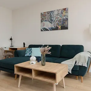 https://chlodna-apartment-european-square-warsaw-by-renters.warsawhotelspoland.com