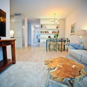 https://luna-apartment-deluxe.gdanskhotel.org