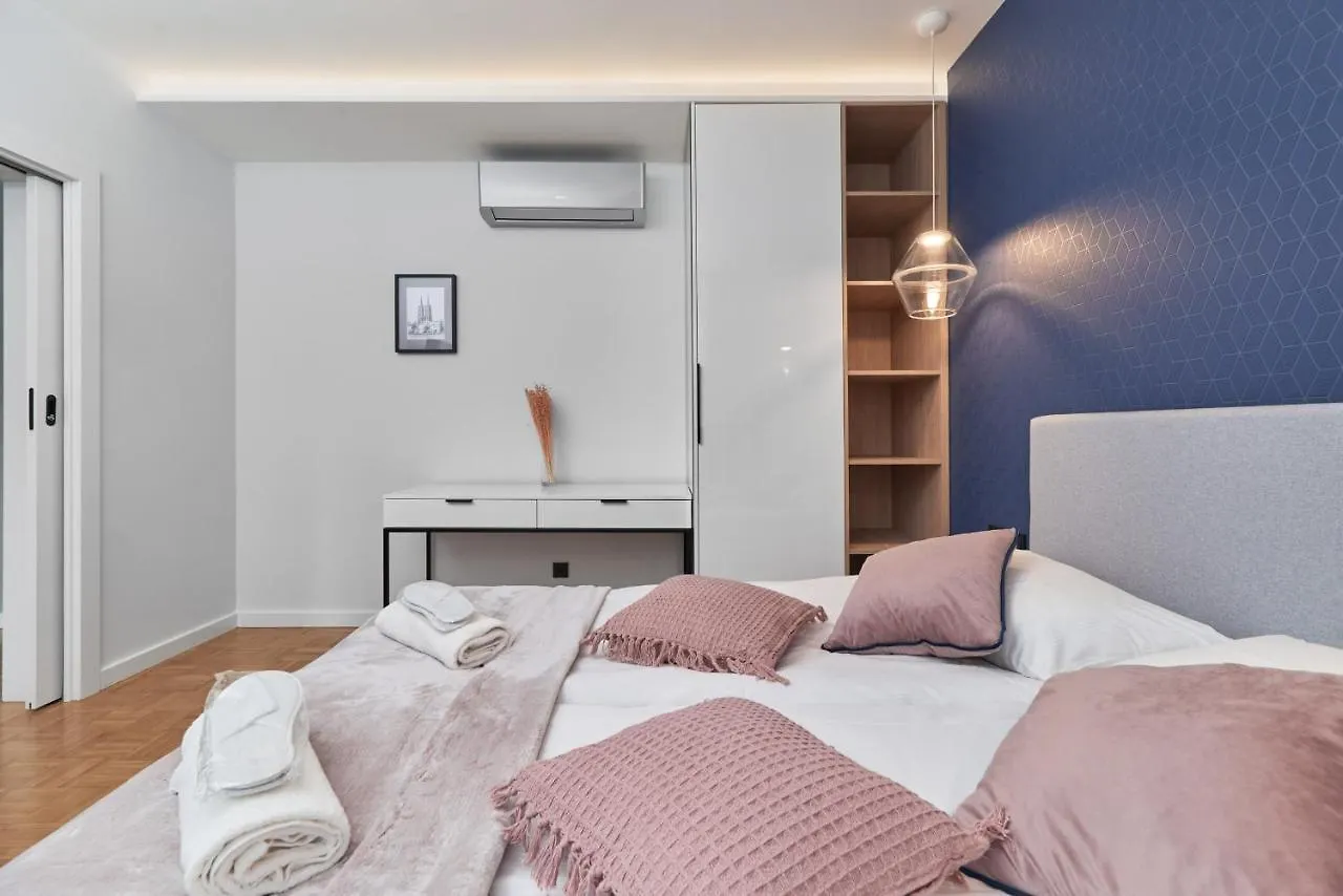 Apartment In The Heart Of Wroclaw By Renters Prestige 0*,  Polska